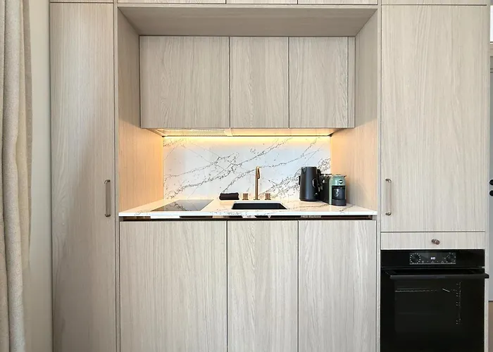 Near Hospital Clinics Apartment *